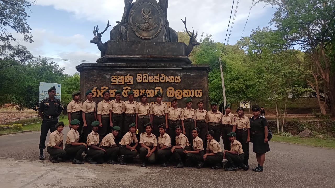 පාසල් ඉතිහාසයේ පලමු වතාවට කදවුරු ගතවූ පාසලේ ශිෂ්‍යභට බාලිකා කණ්ඩය