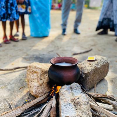 සතුටු සිනහ මැද අමුපිටිය ජාතික පාසලේ පොඩ්ඩන් සිංහල දෙමළ අලුත් අවුරුද්ද සමරමින්.????????????????????